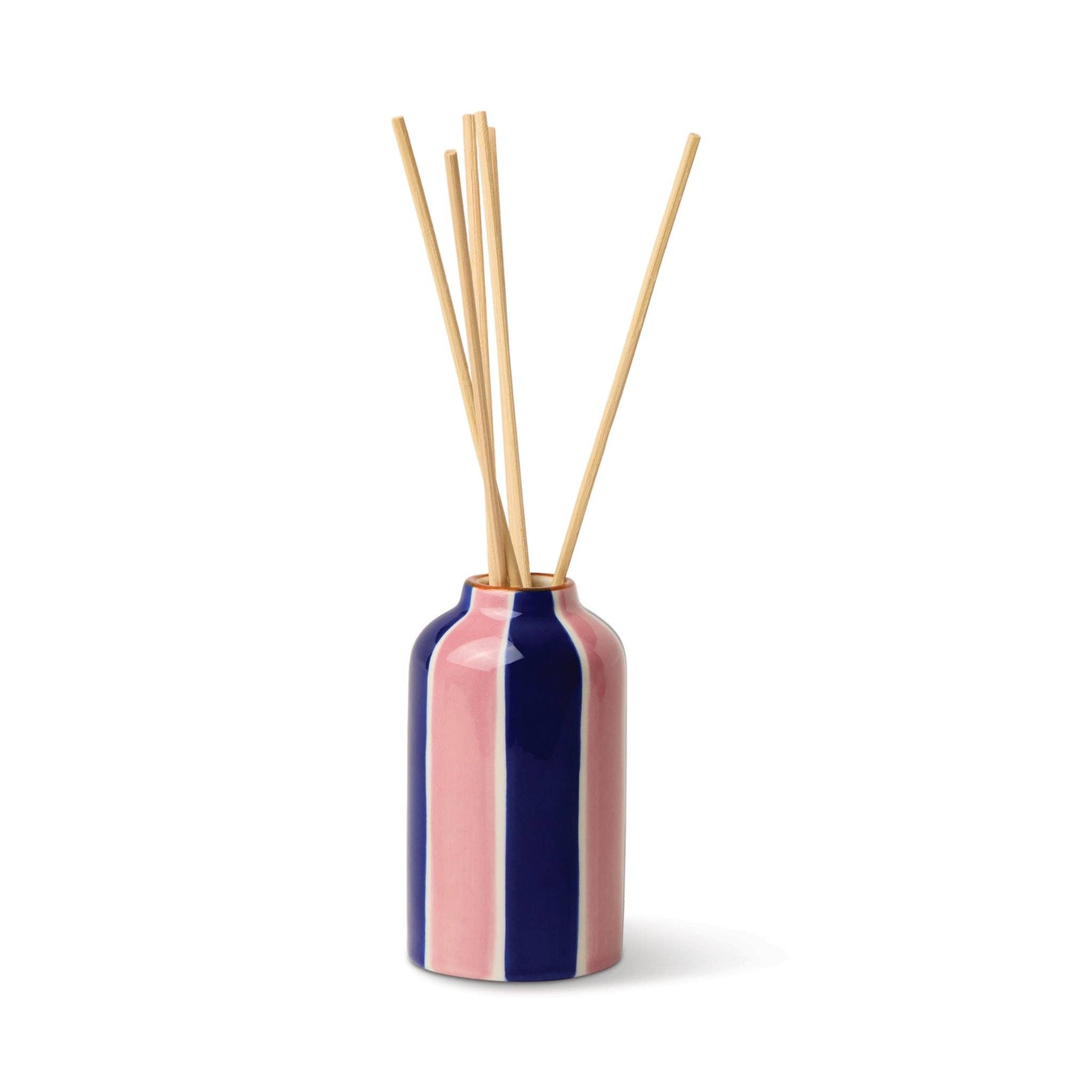 A Dopo 4fl oz./118ml  Hearts Ceramic Diffuser - Rosewood Vanilla